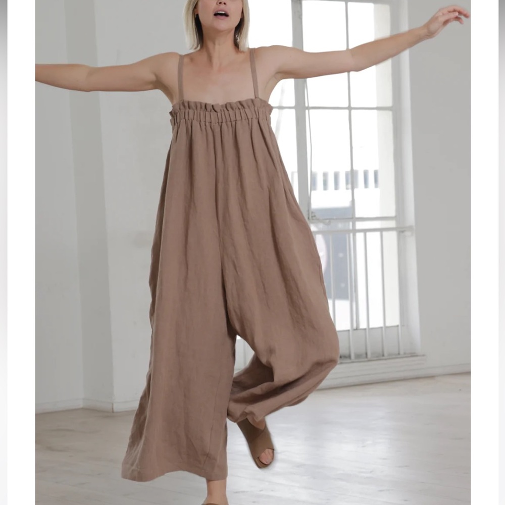 Beautiful linen blend jumpsuit. Xs